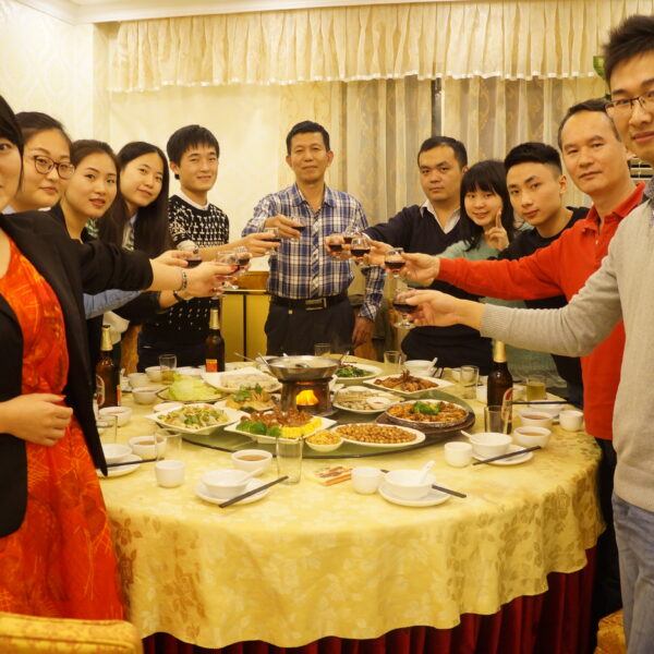 举杯共庆明天更美好之一
