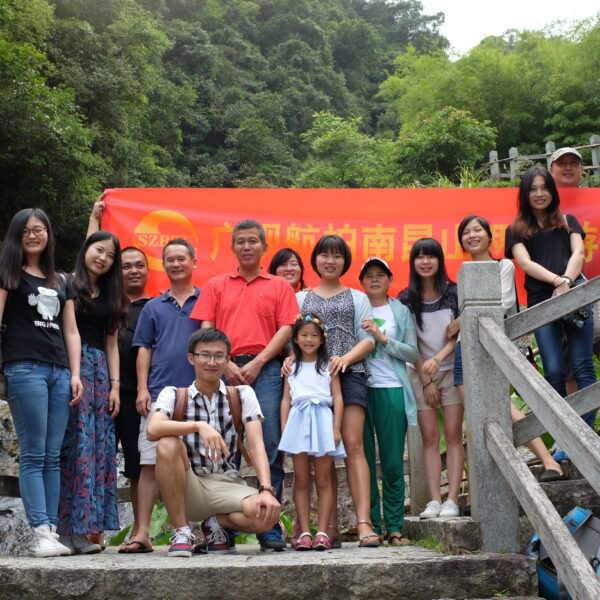 公司组织员工参加春游