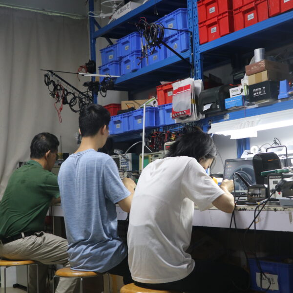 新产品研发调试中